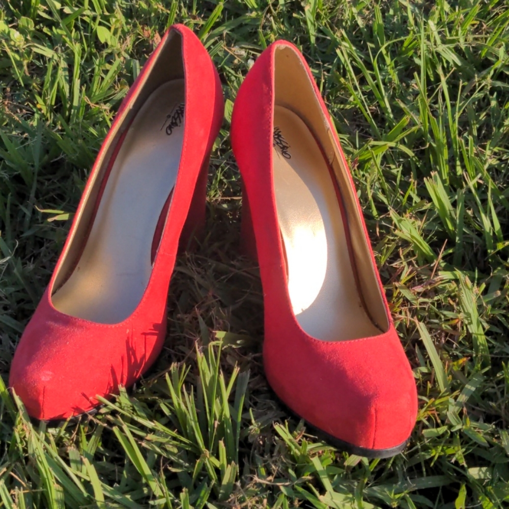 Red Mossimo Pumps